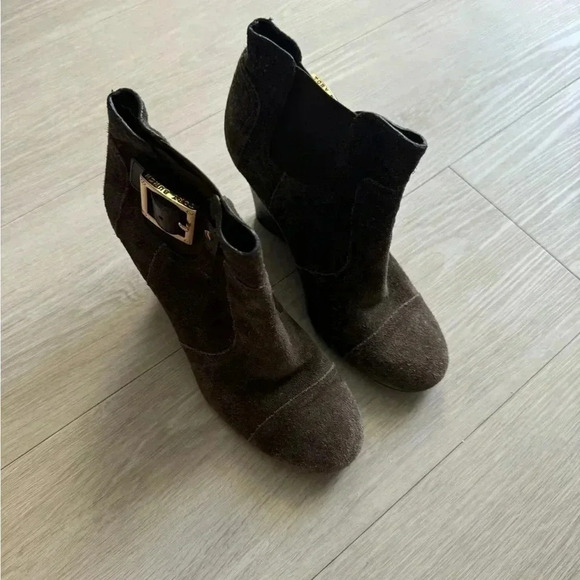 TORY BURCH "ADRIENNE" WOMEN'S BROWN SUEDE WEDGE ANKLE BOOTS SIZE 6 - Picture 4 of 12